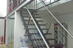 escadas-em-ferro-inox-e-madeira